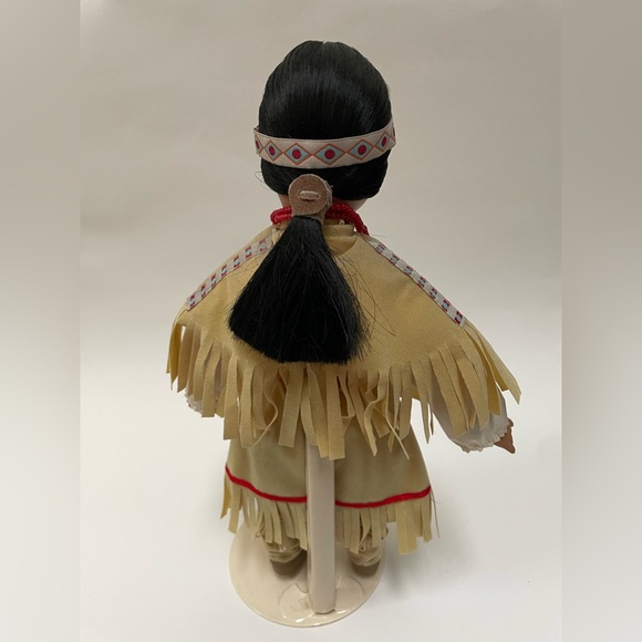 Native American Doll Vintage Indian Girl Doll Hand Made Leather Suit Souvenir - Picture 3 of 3